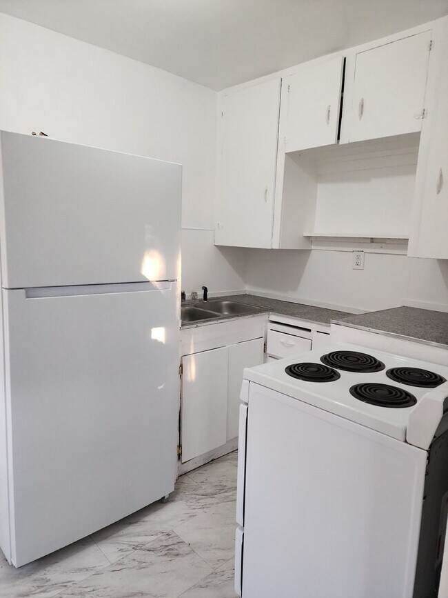 Foto del edificio - 1 bed 1 bath unit w/ shared laundry