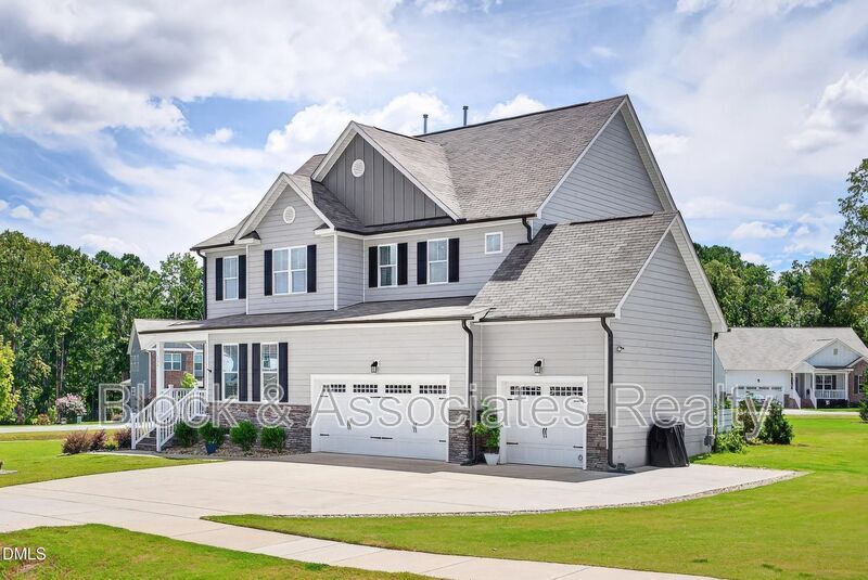 Foto principal - 236 Lily Oak Dr