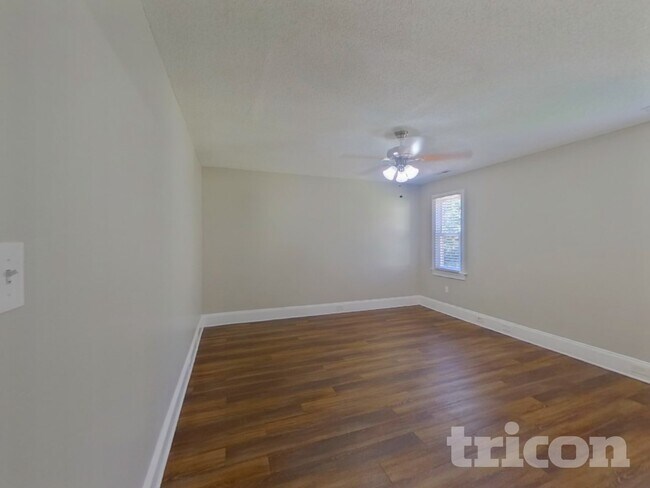 Foto del edificio - 7100 Idlewild Brook Ln