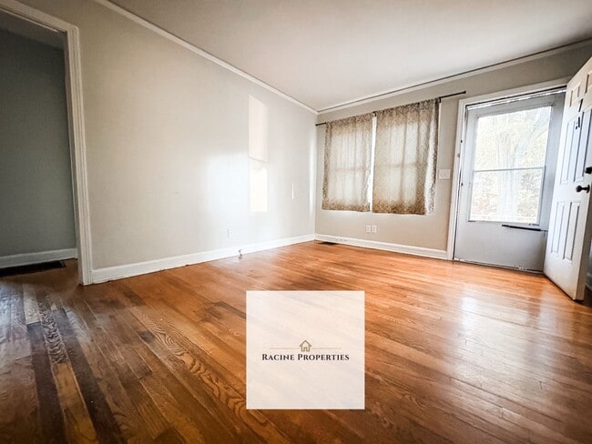 Building Photo - 7 Bristol Dr