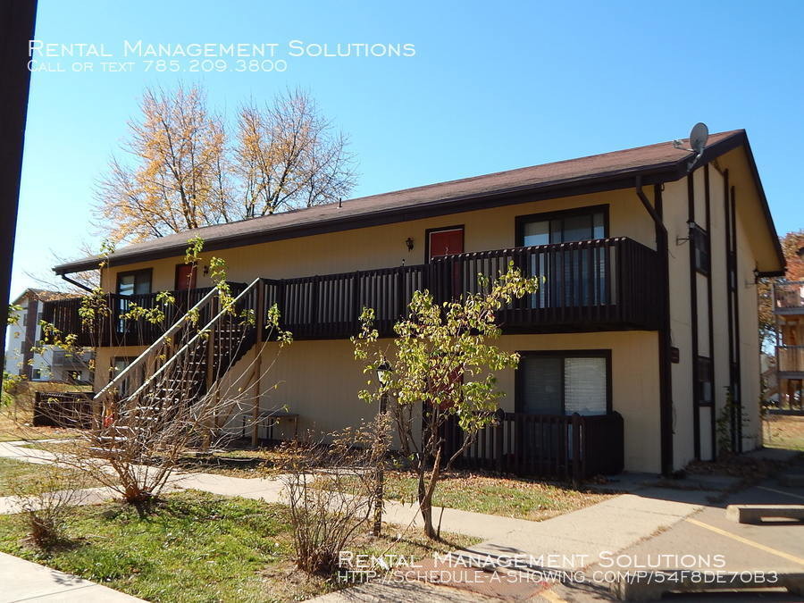 Primary Photo - Bluewood East Apts- 2 BR 1 Bath