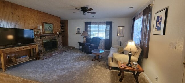 Foto del edificio - Low Maintenance Lifestyle Near Sacramento River Trail