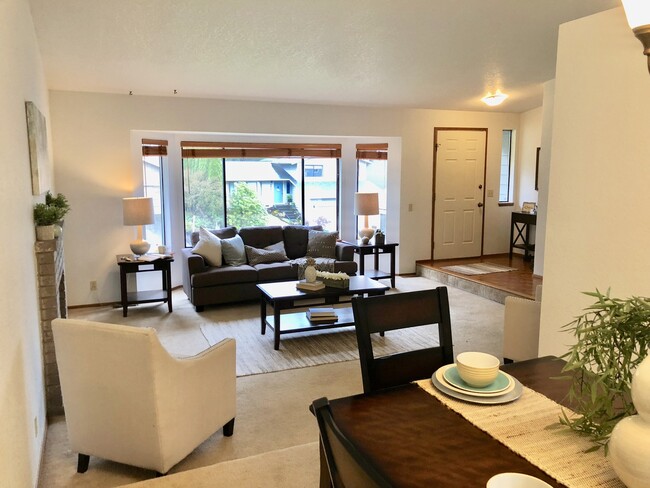 Building Photo - Lynnwood Home (Reduced rent until May 30th)