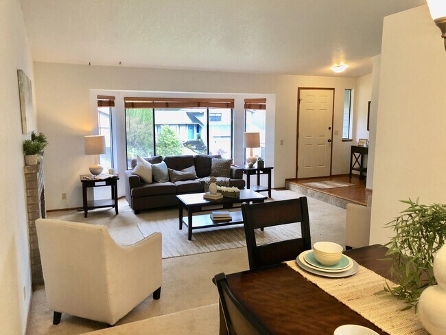 Foto del edificio - Lynnwood Home (Reduced rent until May 30th)