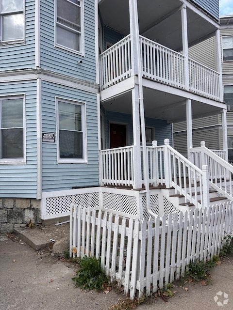 Building Photo - 10 Fabyan St