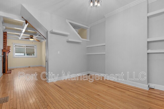 Building Photo - 430 W 23rd St