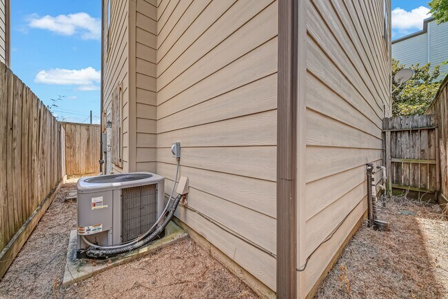 Foto del edificio - 1616 Live Oak St