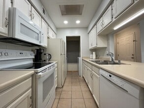 Building Photo - 505 Oppenheimer Dr