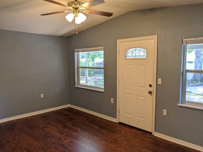 Building Photo - 1159 Stewart Dr