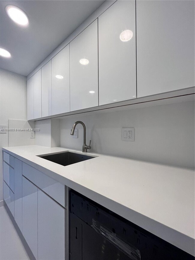 Photo - 800 West Ave Apartment