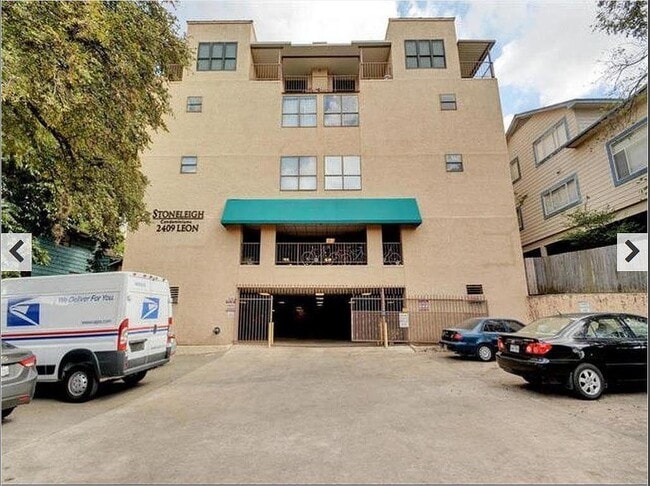 Building Photo - 2409 Leon St