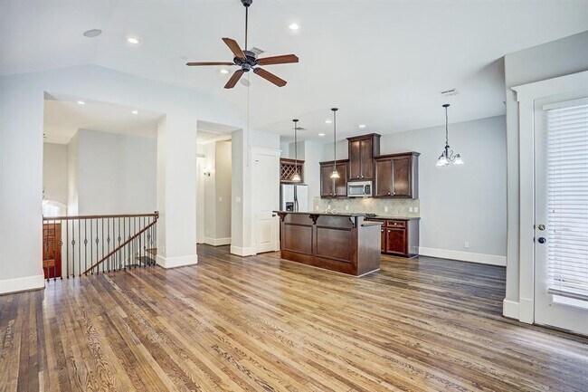 Building Photo - 1044 W 25th St