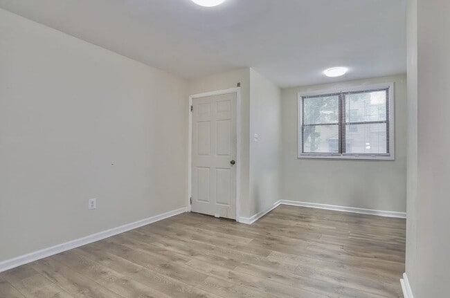 Building Photo - 551 Mercer St
