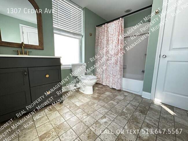 Foto del edificio - 1307 Cedar Ave