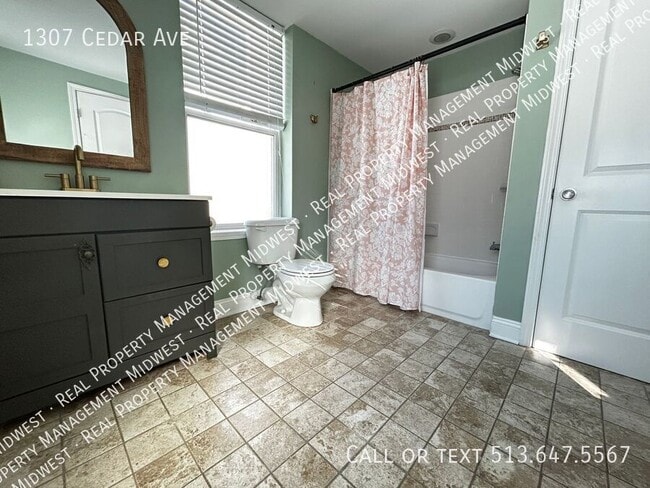 Photo - 1307 Cedar Ave House