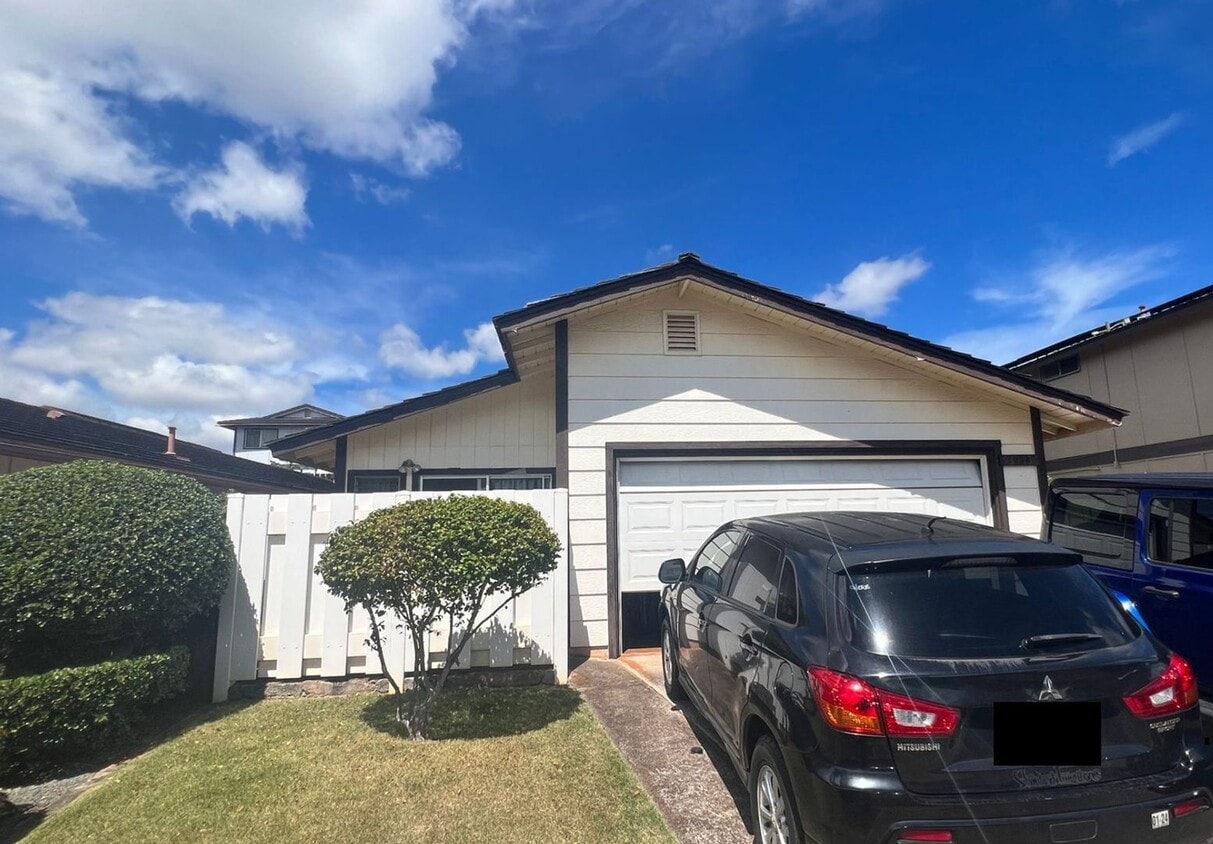 Primary Photo - Beautiful 3 bedroom / 2 bath house with a ...