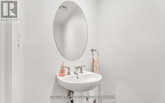 Building Photo - 81 Sloping Sky Mews