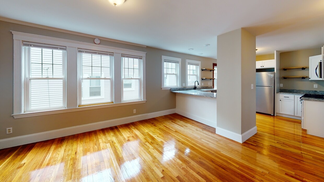 Primary Photo - 65 Sterling St