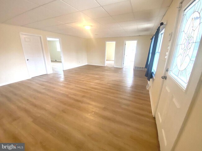 Building Photo - 102 Red Lion Rd