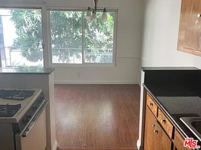 Foto del edificio - 832 S Gramercy Pl