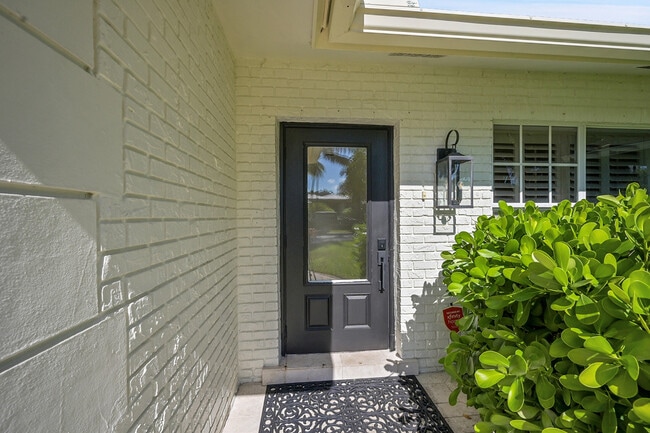 Building Photo - 783 Cordova Dr