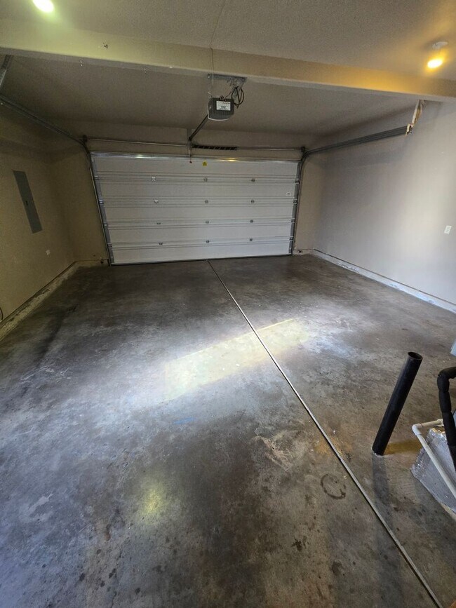 Foto del edificio - Great 2 story home ~ 4 bedroom, huge back yard in NW Redmond