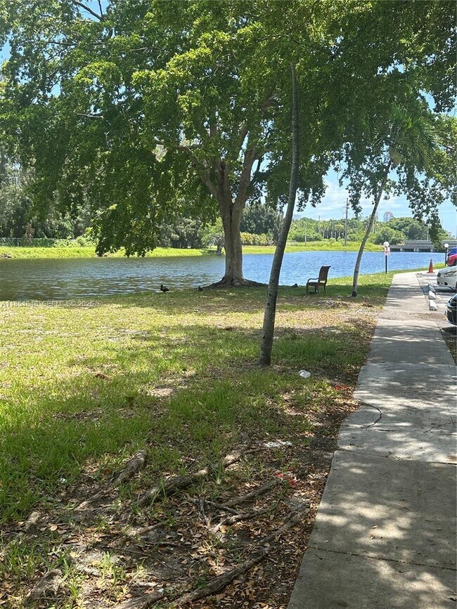 Building Photo - 16465 NE 22nd Ave