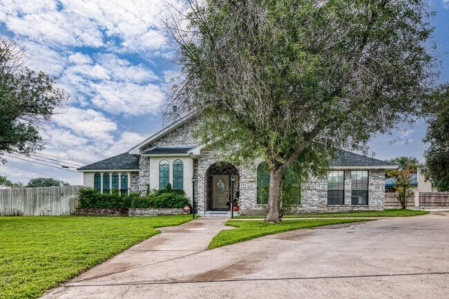 Foto del edificio - 227 Foster Cir