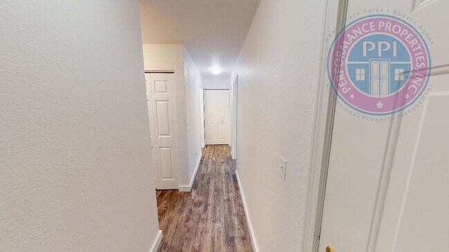 Foto del edificio - Desirable West Linn Location / Walk To The...