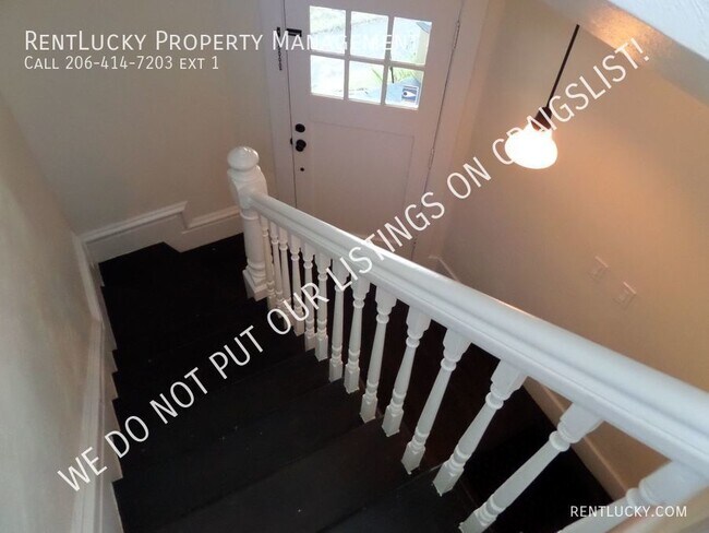 Building Photo - Spectacular, HUGE and Unique 5+ Bedroom Du...