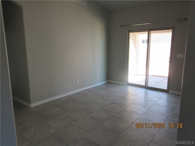Foto del edificio - 3555 N Kenneth Rd