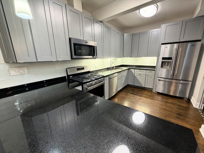 Foto del edificio - 2700 N Ridgeway Ave