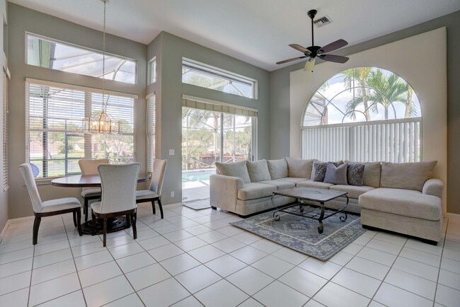 Building Photo - 9070 Cypress Hollow Dr