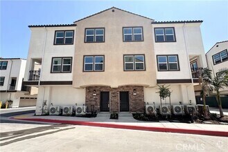Building Photo - 2440 E Agave St