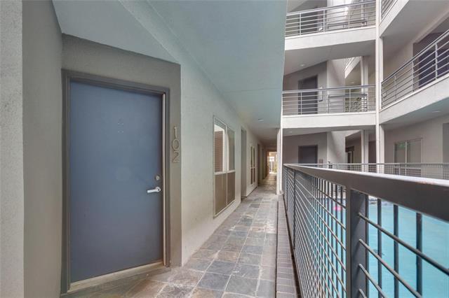 Foto del edificio - 4104 N Hall St