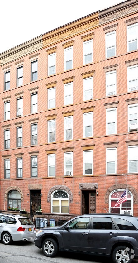 Primary Photo - 530 Henry St