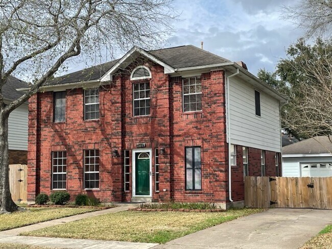 Building Photo - Gorgeously designed home with 4 bedrooms and 2.5 baths. A must see!