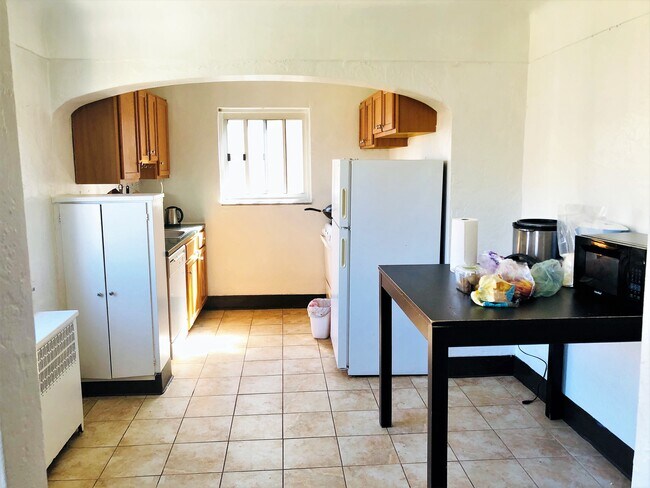 Unit #10 (2br) - 5612 Hempstead Rd