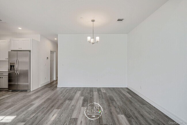 Foto del edificio - 725 Eastview Dr