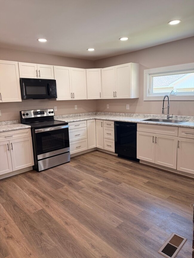 Foto del edificio - 2410 E 19th St