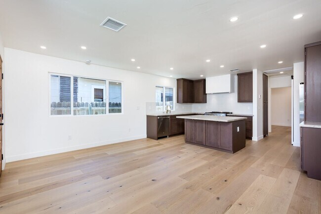 Foto del edificio - 4422-4424 Cherokee Avenue