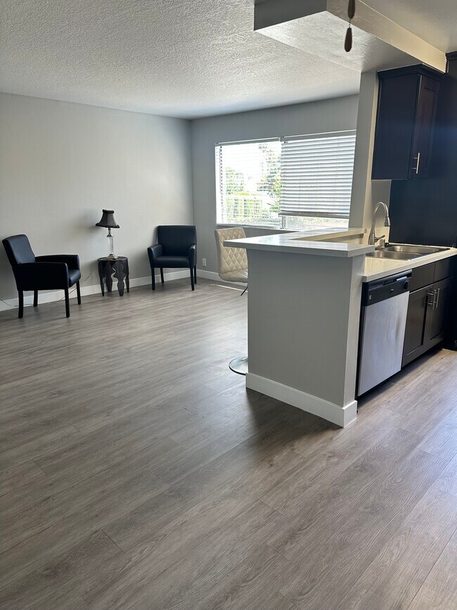 Foto del edificio - Chateau W6600 Apartment Homes