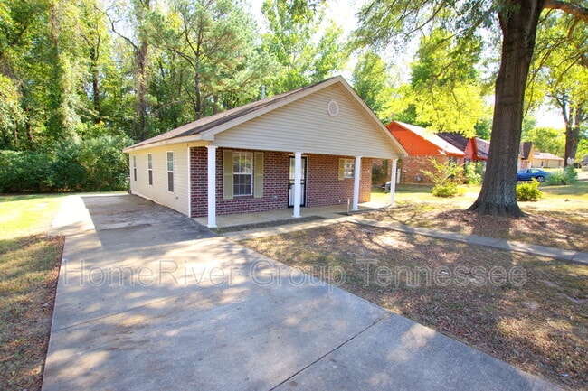 Building Photo - 3878 Winwood Dr