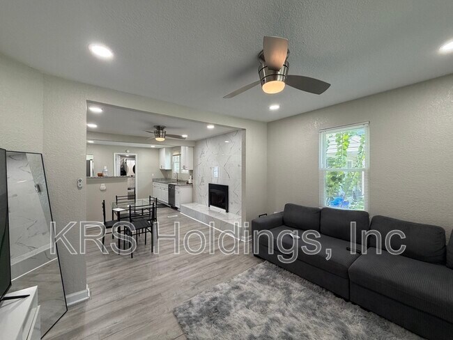Foto del edificio - 1709 Freeney Ave