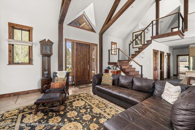 Building Photo - 160 Equestrian Way