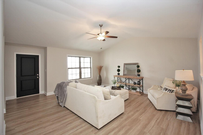 Building Photo - 1140 Orchard Dr