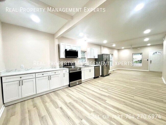 Foto del edificio - 147 Dixon Cir