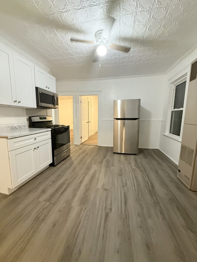 Building Photo - 242 4th Ave