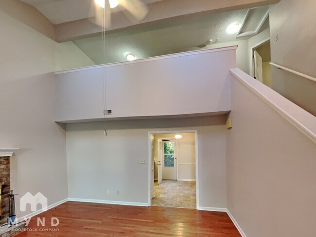 Foto del edificio - 8332 Woodford Bridge Dr