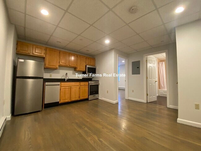 Building Photo - 73 Park Dr